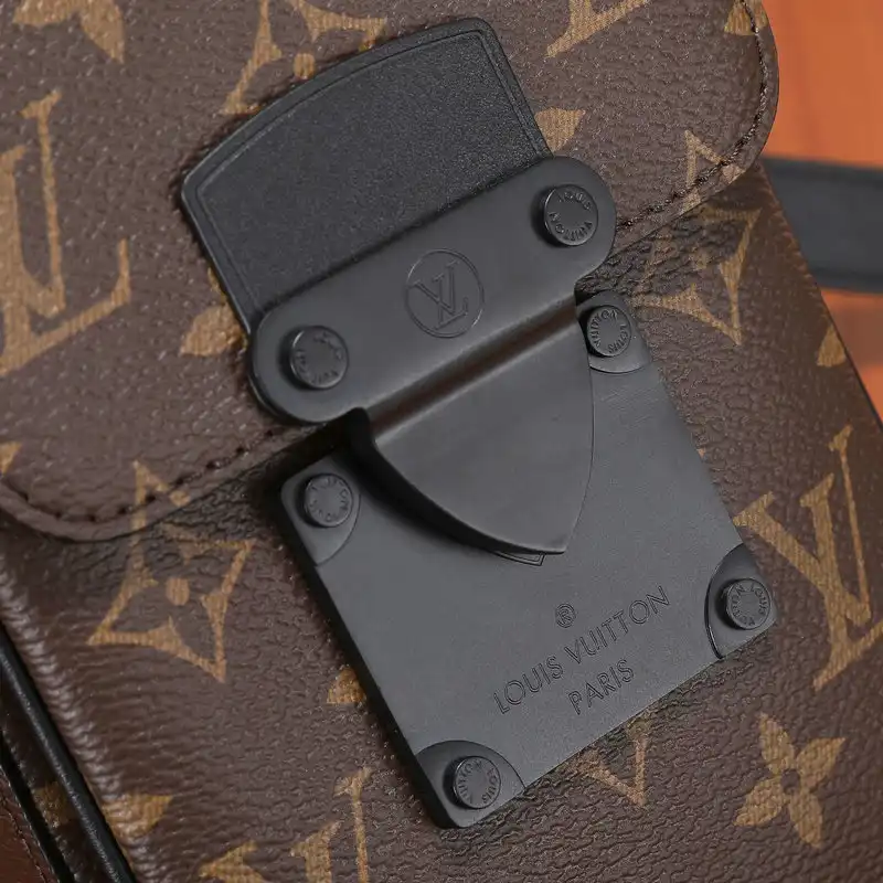 LV Bag 2207YA0004