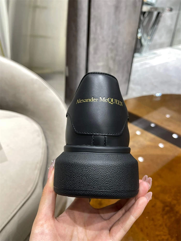 Alexander McQueen Oversized Reliable 2582