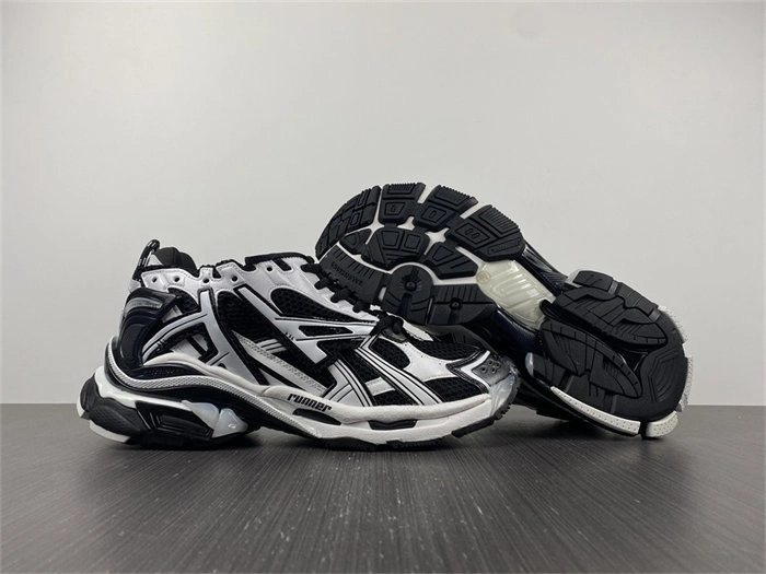 BestValue BLCG Runner White Black White 677403 W3RB2 4449