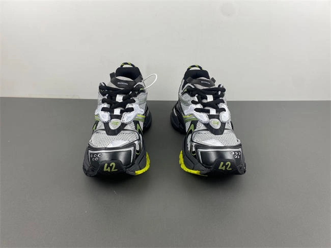 Balenciaga 779066-W3RBXP- TravelReady 4300