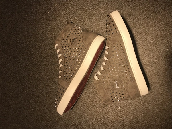 Trendsetting Christian Louboutin 2700