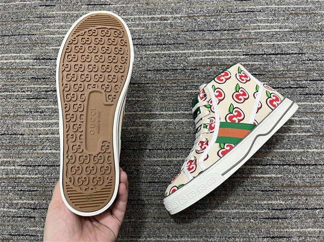 G*u*i high top sneaker casual 220