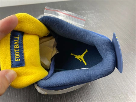 Jordan 4 Retro Michigan AJ4- Soft 3938