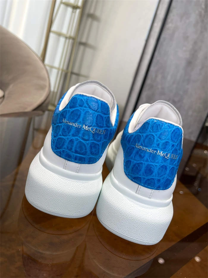 Minimalist Mc Queen 2522