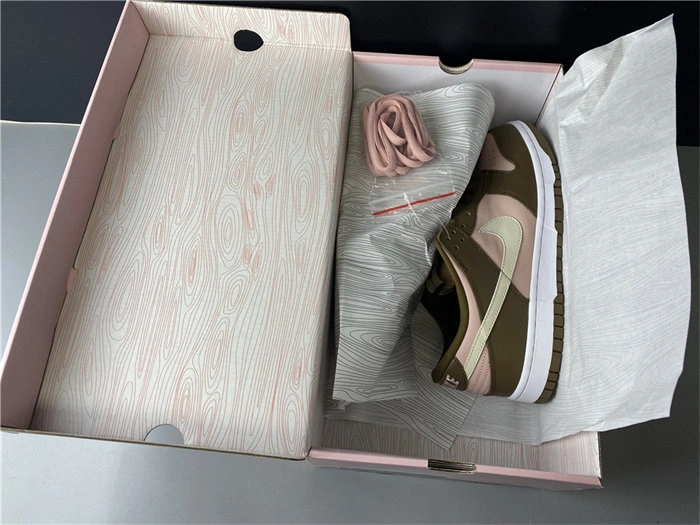 Bright Nike Dunk SB Low Stussy Cherry 304292- 4942